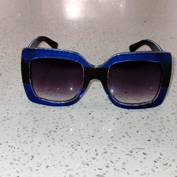 Ladies Square Oversized Color Blocked Framed Sunglasses (Blue/Dark Brown). - Picture 1 of 4